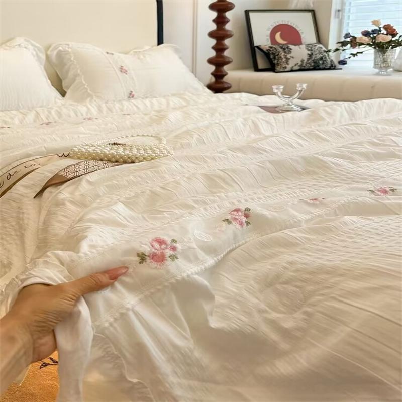 Princess style soft seersucker four-piece bedding set for girls floral bedding lace quilt cover dormitory bed sheet three-piece