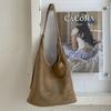 Lässige matte Retro-Tasche Damen große Kapazität neue Herbst-Umhängetasche beliebte Kinder- und Mutter-Eimer-Tasche