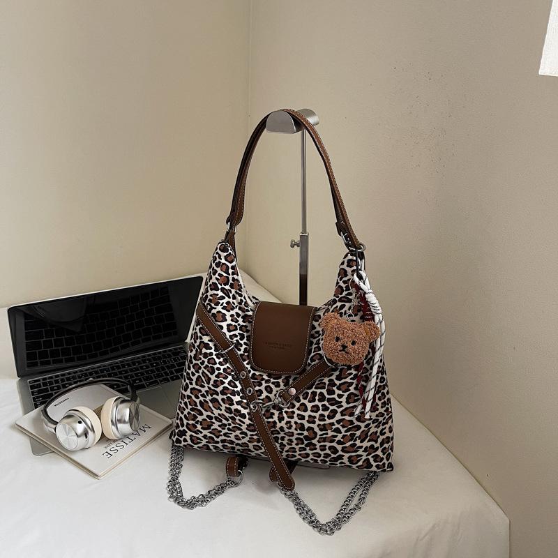 

Fashion leopard print large-capacity commuter retro Korean version 2025 new multi-functional shoulder bag women s tote backpack