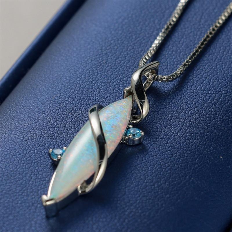 

Wish European and American Opal horse eye necklace simple personality niche necklace