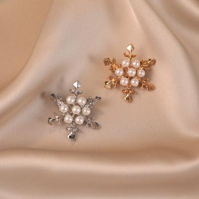 Snowflake Suit Brooch Accessories, Elegant Collar Pin, Anti-glare Brooch, High-end and Light Luxury Coat, Pearl Pin
