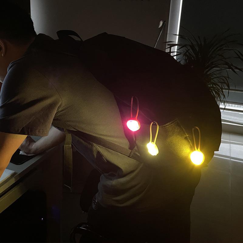 Popular Silicone Backpack Mini Bicycle Light For Night Riding Easily Bicycle Warning Light Rear LED Taillight For Cycling Safety 7