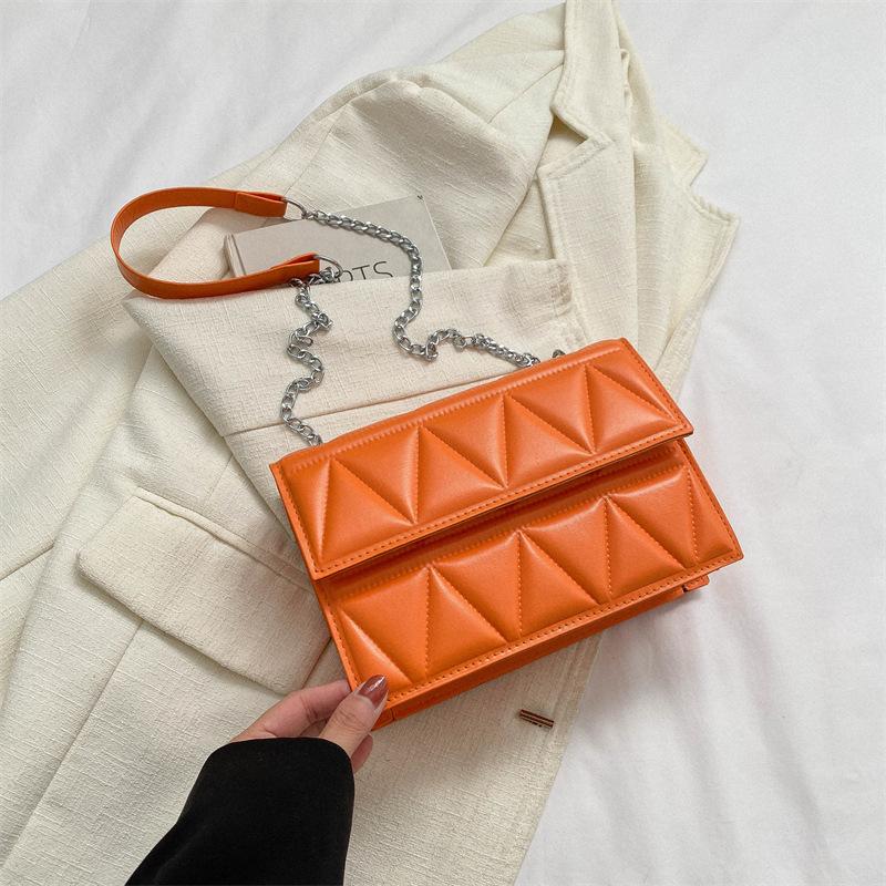 

Однотонная модная простая сумка через плечо в зарубежном стиле 2025 новая универсальная ins корейская версия маленькая квадратная сумка текстурная женская сумка оранжевый