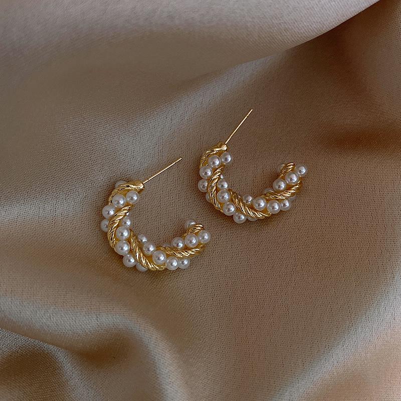 2025 New French Elegant Gold Color Irregular Pearls Pendant Earrings for Women Vintage Baroque Imitation Pearl Earrings Jewelry