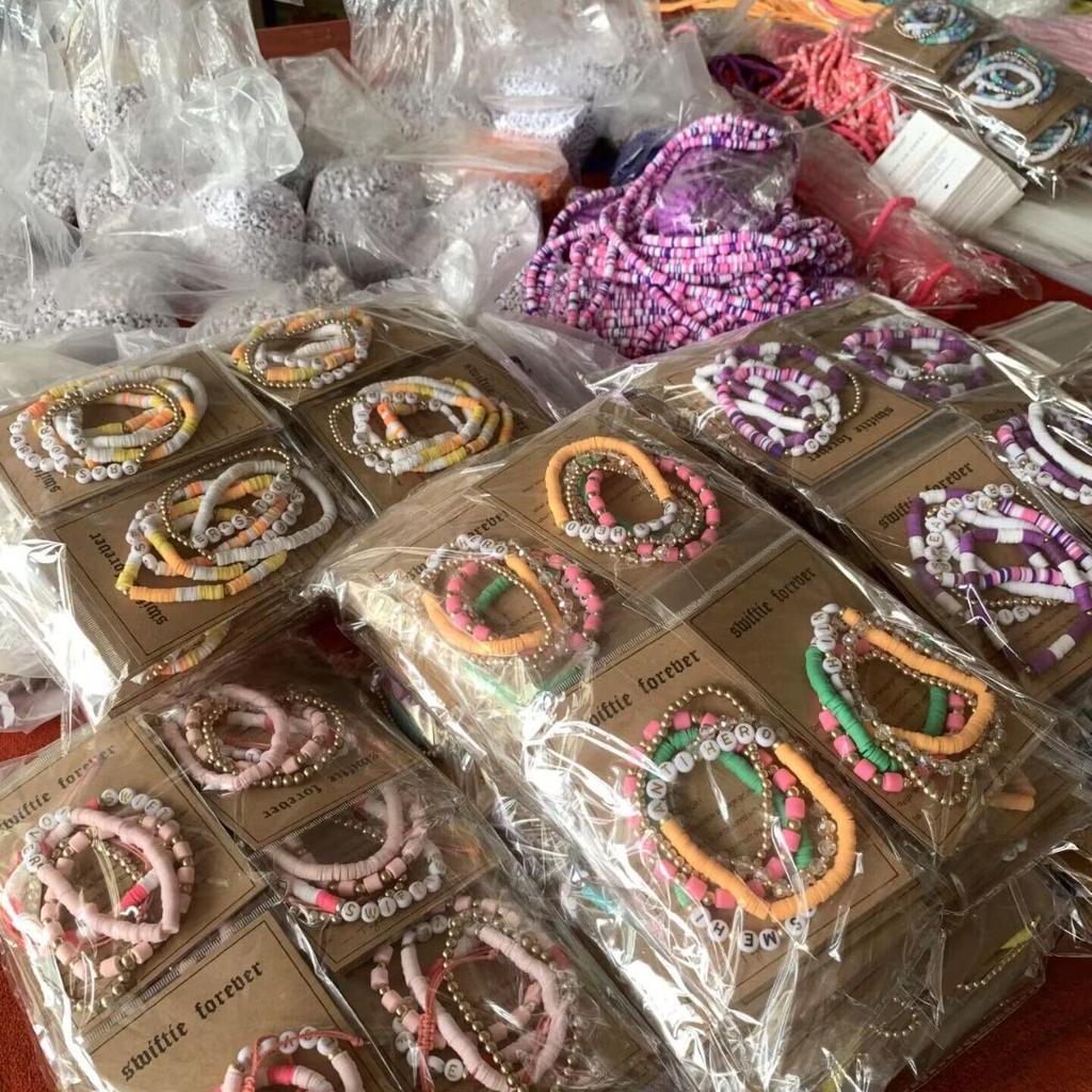 Taylor Swiftie Freundschaft Polymer Clay Armband Set mit englischem Buchstabenlogo