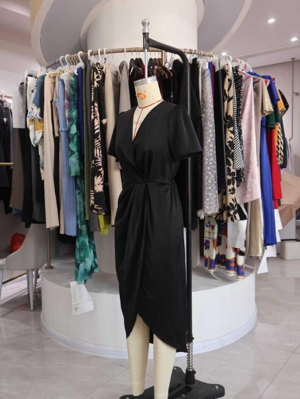 Elegant Wrap Dress for Women Satins V Neck Short Sleeve Midi Long Slit and Pleated Detail Gown for Party Gatherings