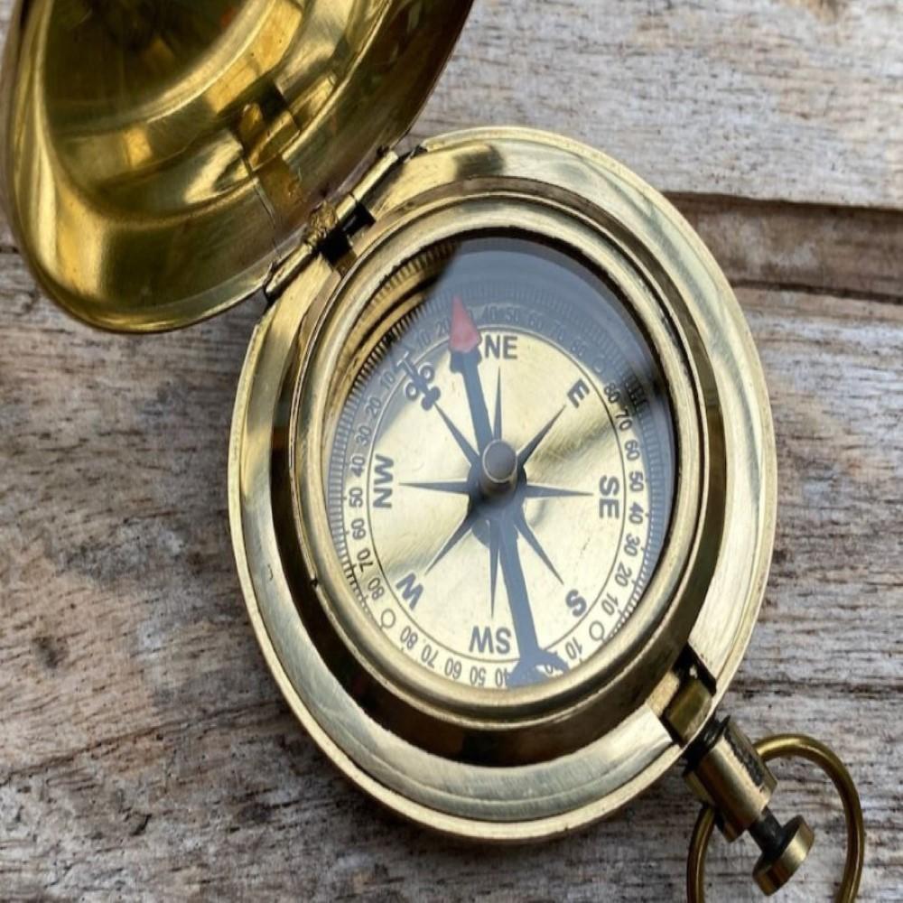 Vintage Handgjord Mässing Fickkompass – 5 cm Diameter, Steampunk-stil, Reseessentiell