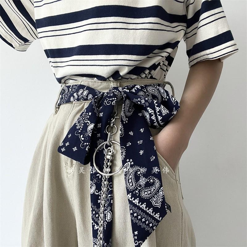 Jedwabna Apaszka z Kwiatem Nerkowca i Skórzany Pasek z Łańcuchem - Damski Styl Niszowy Hip-Hop do Dżinsów i Spódnic