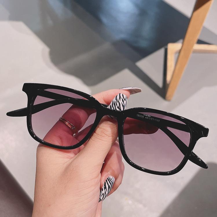 Новые модные солнцезащитные очки — фото 11