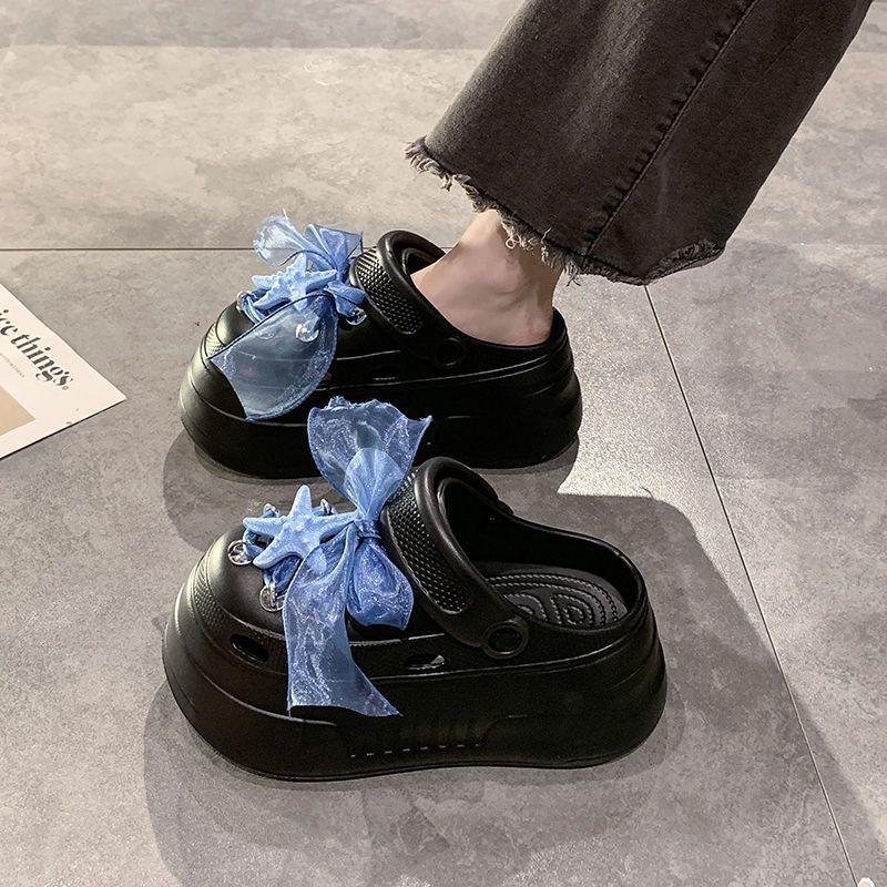 Krásná móda se sukní platformové dírkované boty dámské 2025 nové léto všestranné plážové poloviční pantofle dámské