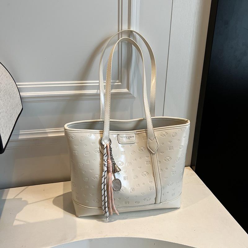 Spring and summer large-capacity bag women's new fashionable versatile shoulder bag textured portable tote bag