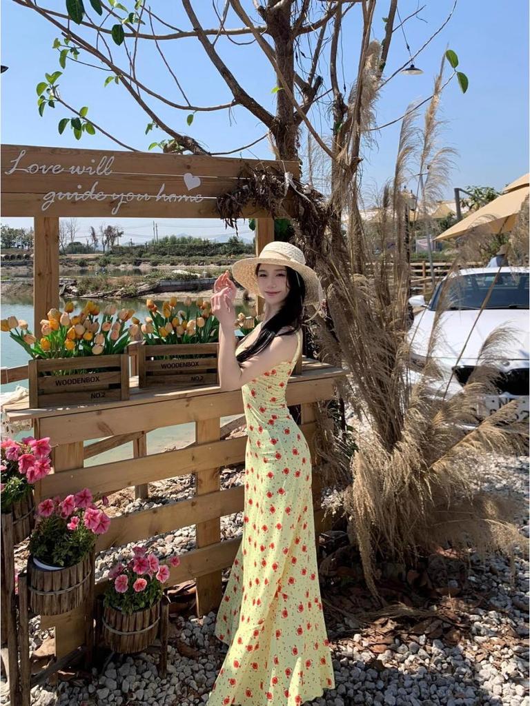2025 French Seaside Floral Maxi Dress: Elegant Retro Slimming Summer Style with Spaghetti Straps