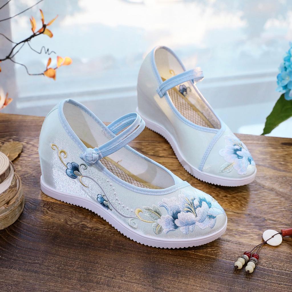 February, the New Inner Height Increase Round Head Old Beijing Cloth Shoes for Women with Hanfu High-heeled Platform Embroidered Shoes