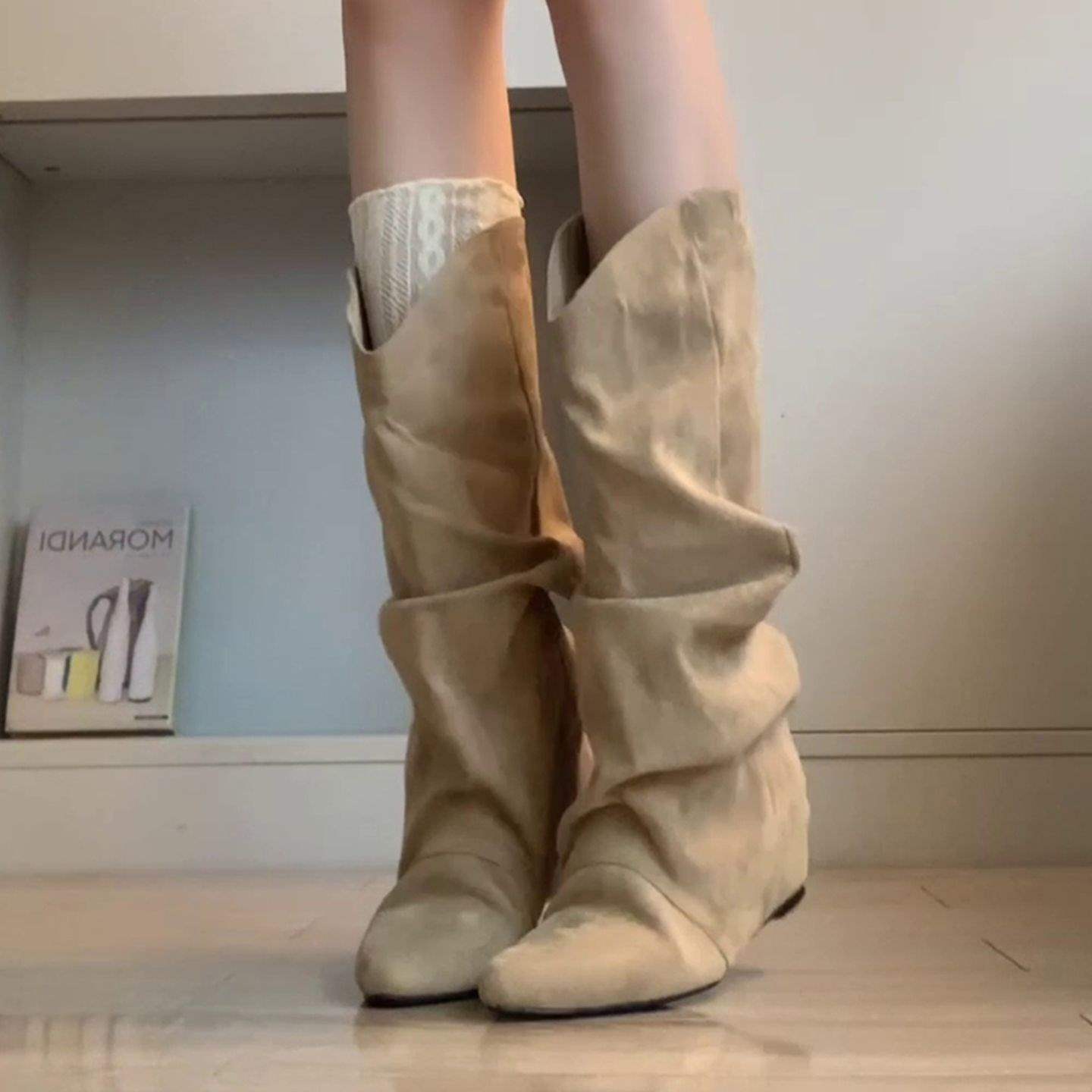 

Leather version~ inner height increase, pointed pleated piled boots, but knee boots, women s slim retro western boots, medium boots 40
