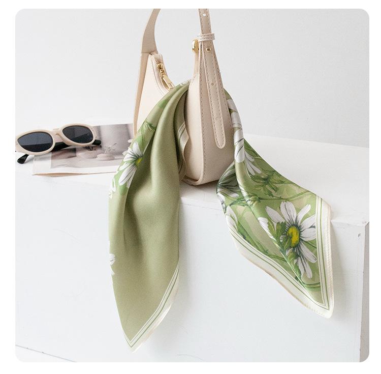 Elegant Green Daisy Mulberry Silk Scarf - Pastoral Style Women's Neck Warmer
