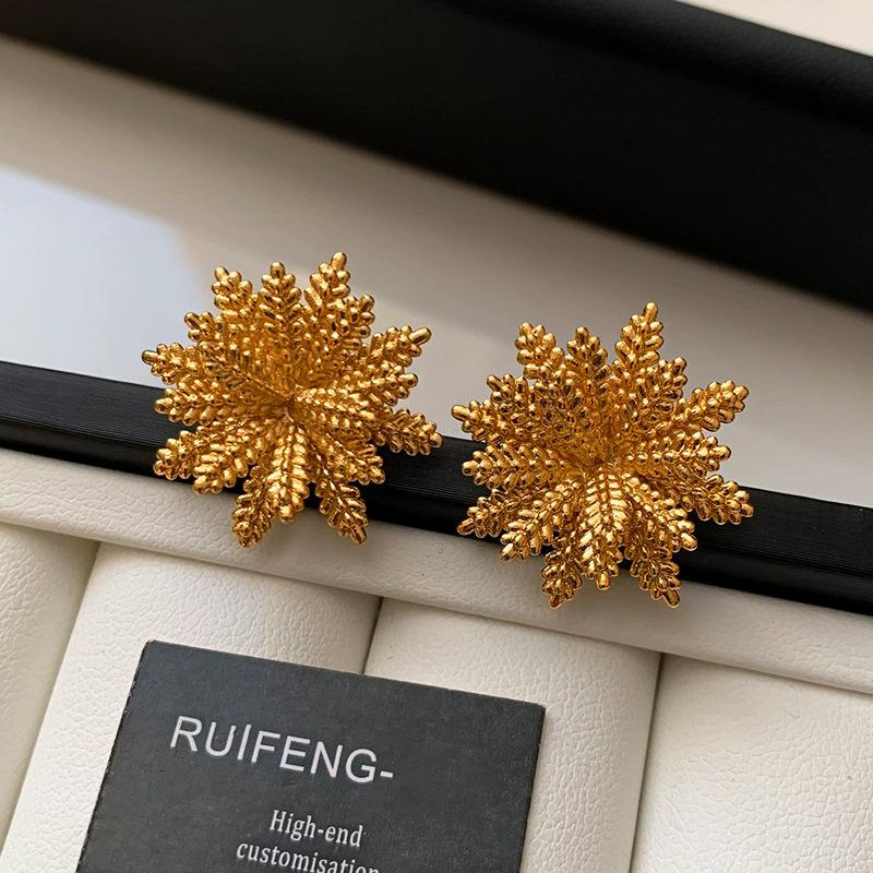 

K real gold electroplated silver three-dimensional wheat ear women s stud earrings retro exquisite high-end temperament Zhao Ruth same earrings