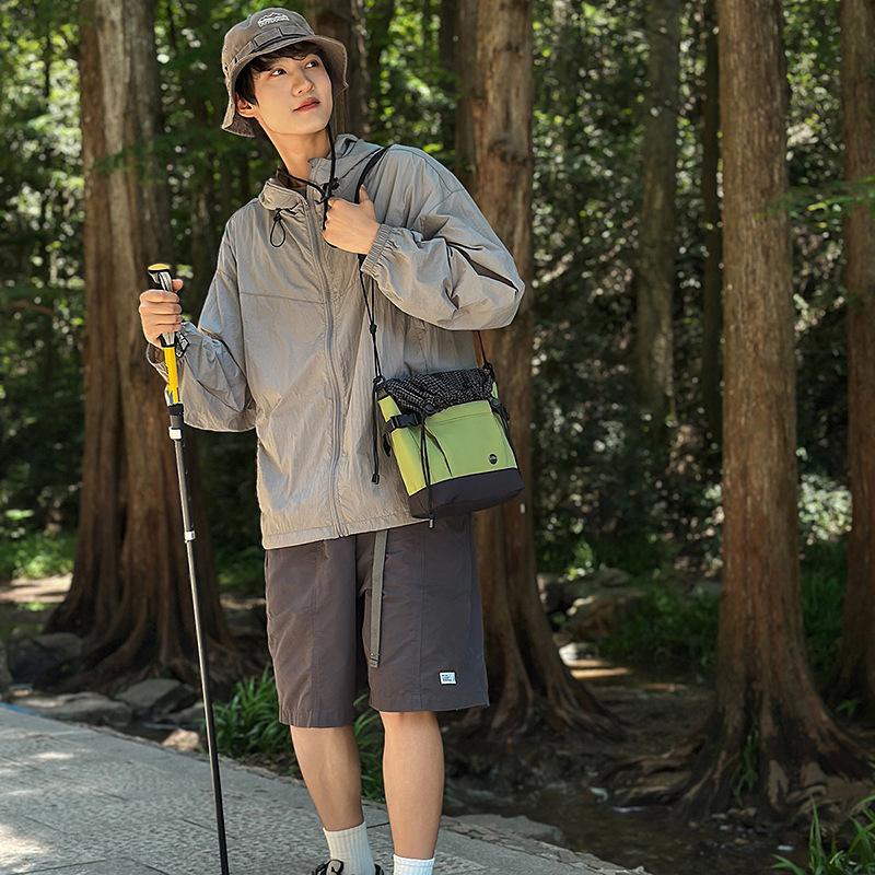 2025 New Mesh Drawstring Color Matching Shoulder Oblique Span Bag for Men and Women Couples Casual and Lightweight Outdoor Sports Small Satchel