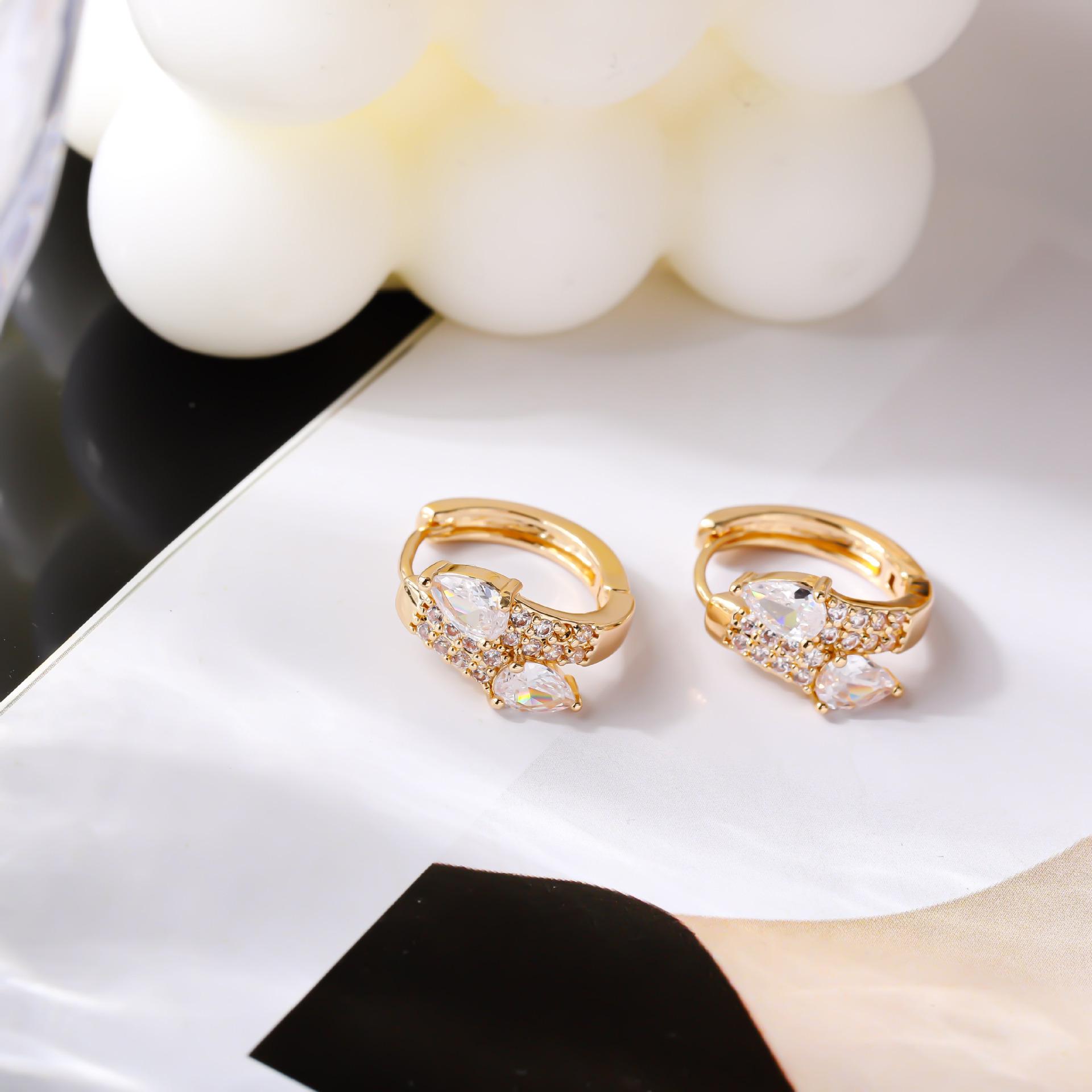 French Elegant Zircon Water Drop Earrings - Snake Head Light Luxury Studs