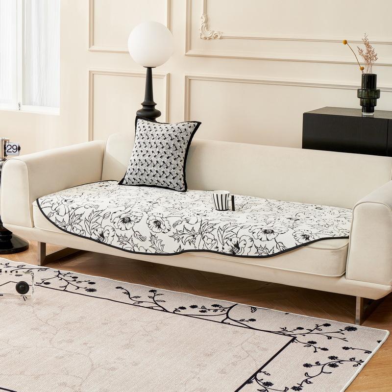 

Irregular Special-Shaped Chenille Sofa Cushion, Universal Non-Slip For All Seasons, Retro Black And White Premium Flower Sofa Cushion 70*70cm
