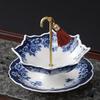 Filtr do fusów herbaty w kształcie parasola Kreatywny obracany niebiesko-biały porcelanowy filtr do herbaty w kształcie parasola z miedzianym uchwytem