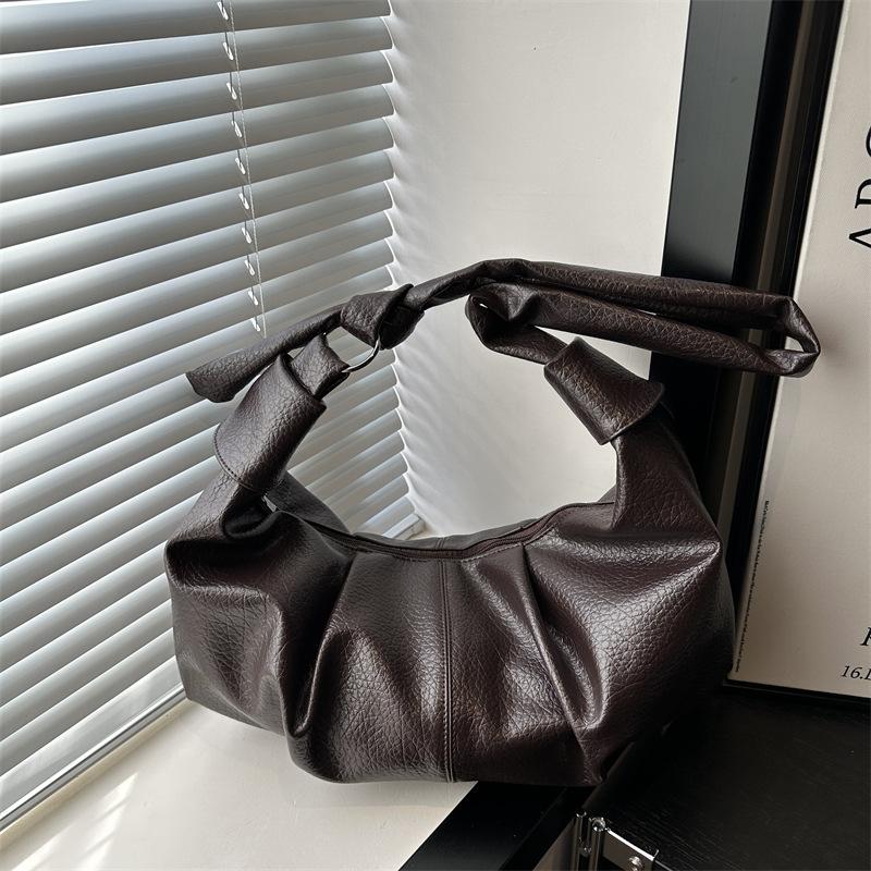 

New Korean Retro Soft Leather Hobo Bag Versatile Crossbody Shoulder Bag Wrinkled Lazy Style Simple and Casual Texture Makeup Bag