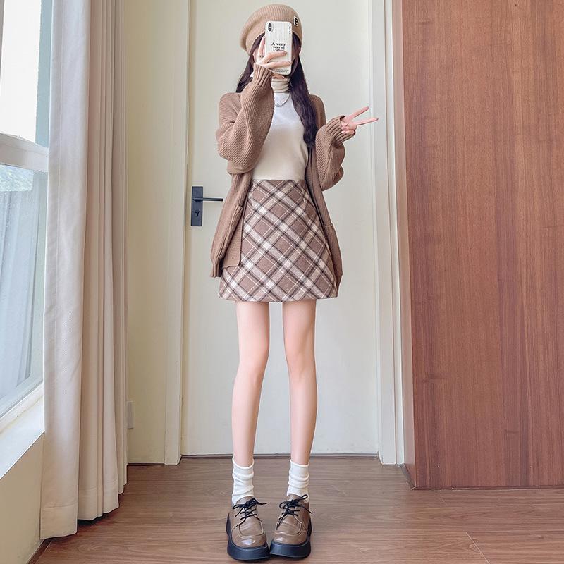 Red Plaid Women's High-Waist A-Line Skirt, Stylish Petite Woolen Skirt for Spring/Autumn 2026.