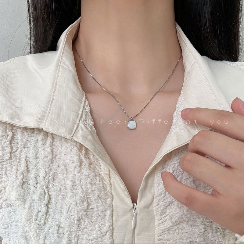 Niche Style Gold Women's Accessible Luxury Clavicle Chain Elegant Shell