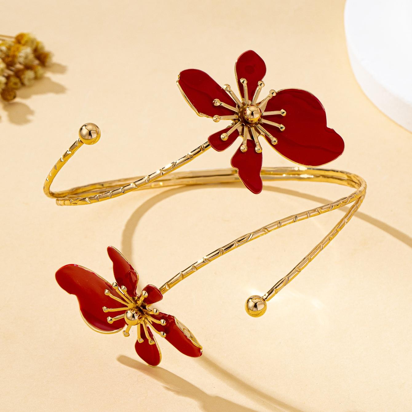 

A Women s Arm Bracelet with Red Three-Dimensional Flowers, Sweet and Romantic Holiday Style, Suitable for Daily Wear and Vacation Wear красный