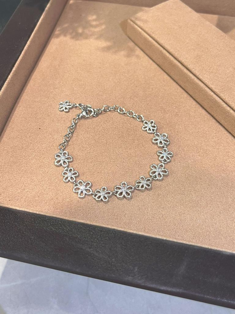 French Retro Lace Flower Bracelet Femininity Versatile Niche High-End Garland Point Diamond Jewelry