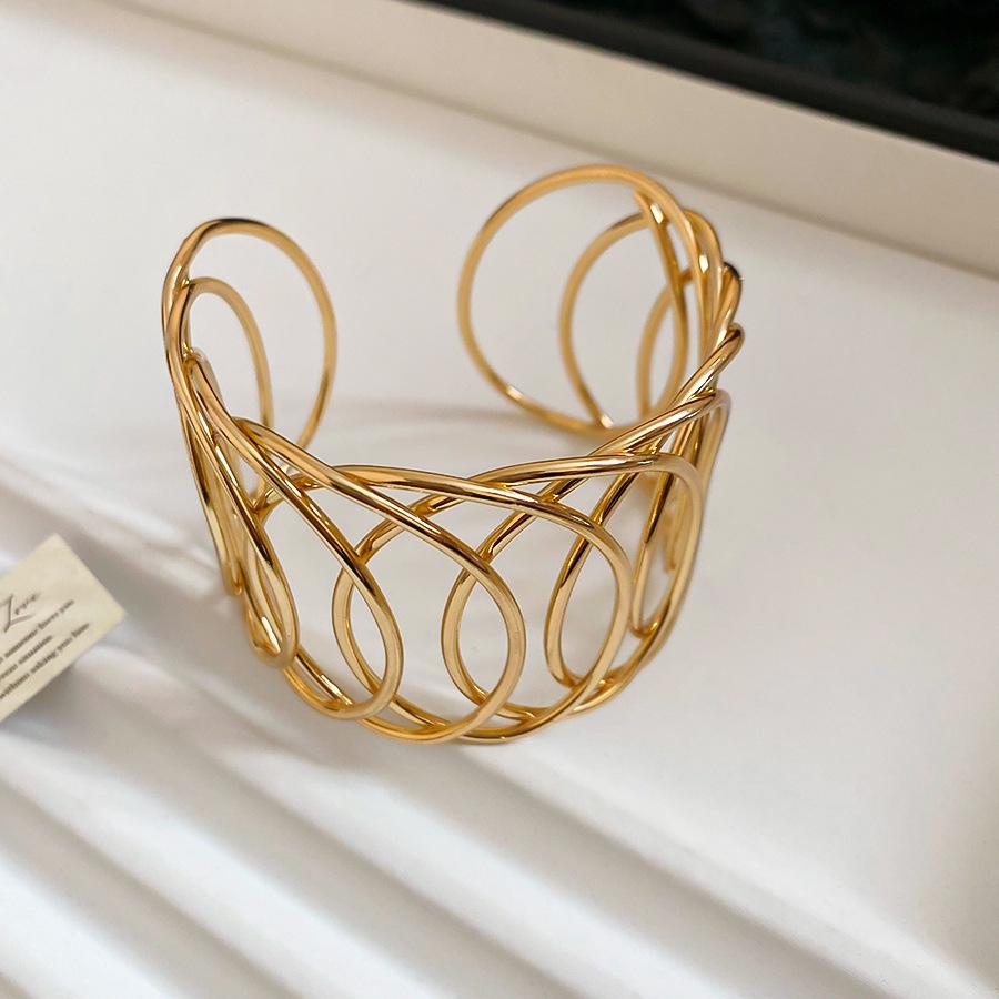 Elegant Retro Snake Twist Open Bangle: Luxurious Versatile Jewelry for Women