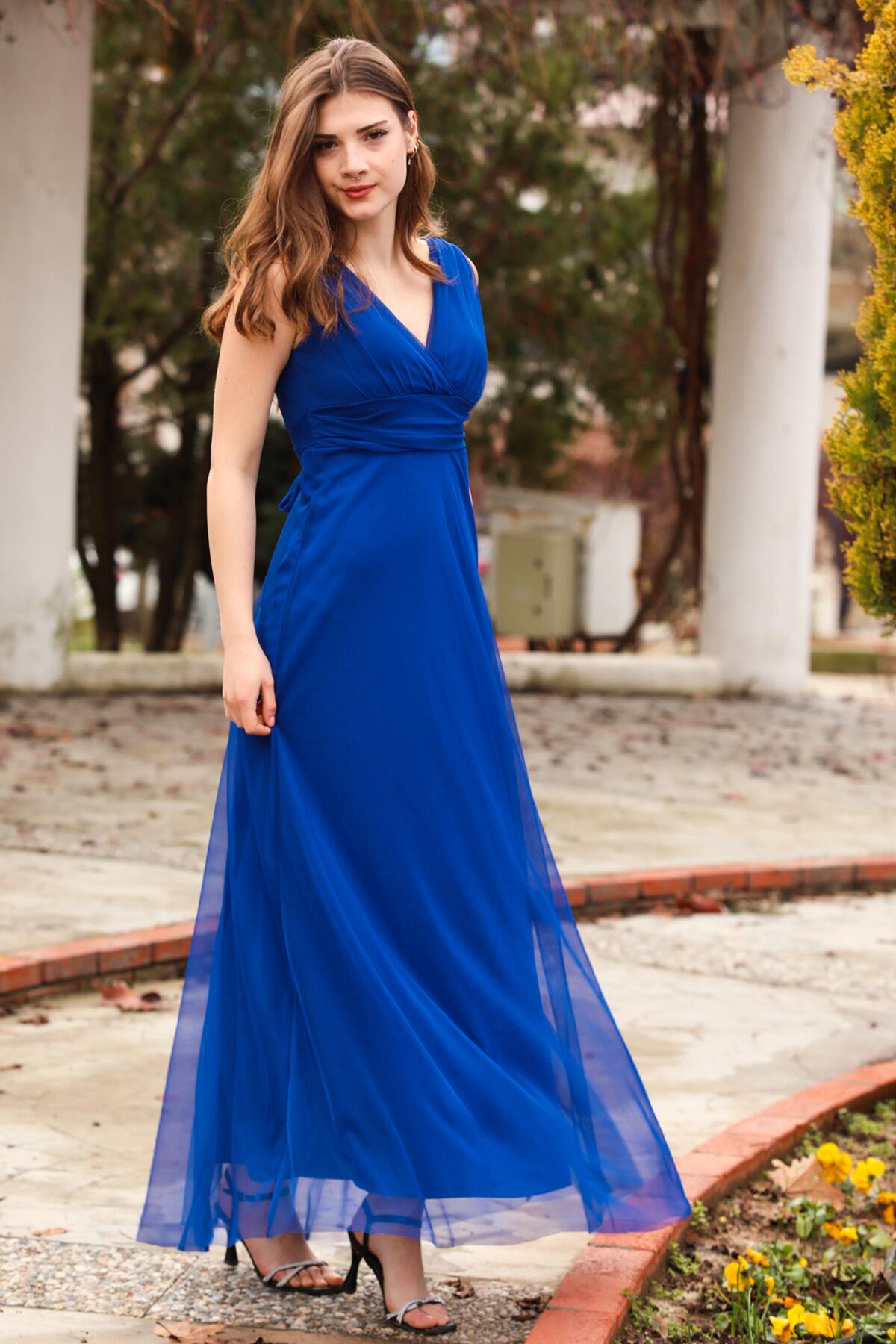 

Женское длинное вечернее платье из тюля 36 синий