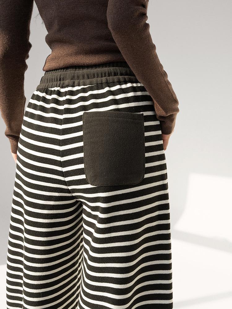 2025 Winter High-Waisted Coffee Striped Plush Pants for Petite Women: Loose, Wide-Leg, Straight-Leg Style.