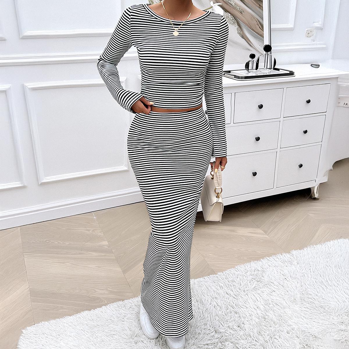 Женский весенне-летний полосатый комплект: футболка и юбка-карандаш S чёрный