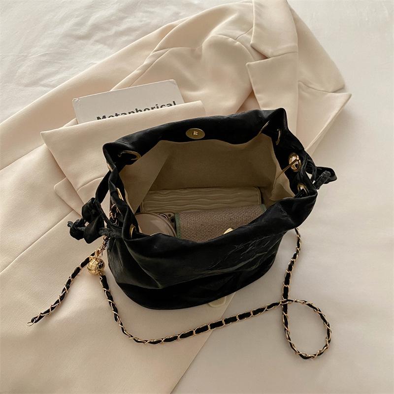 This year's popular small bag women's 2025 new autumn and winter fashion shoulder bag versatile chain crossbody bucket bag