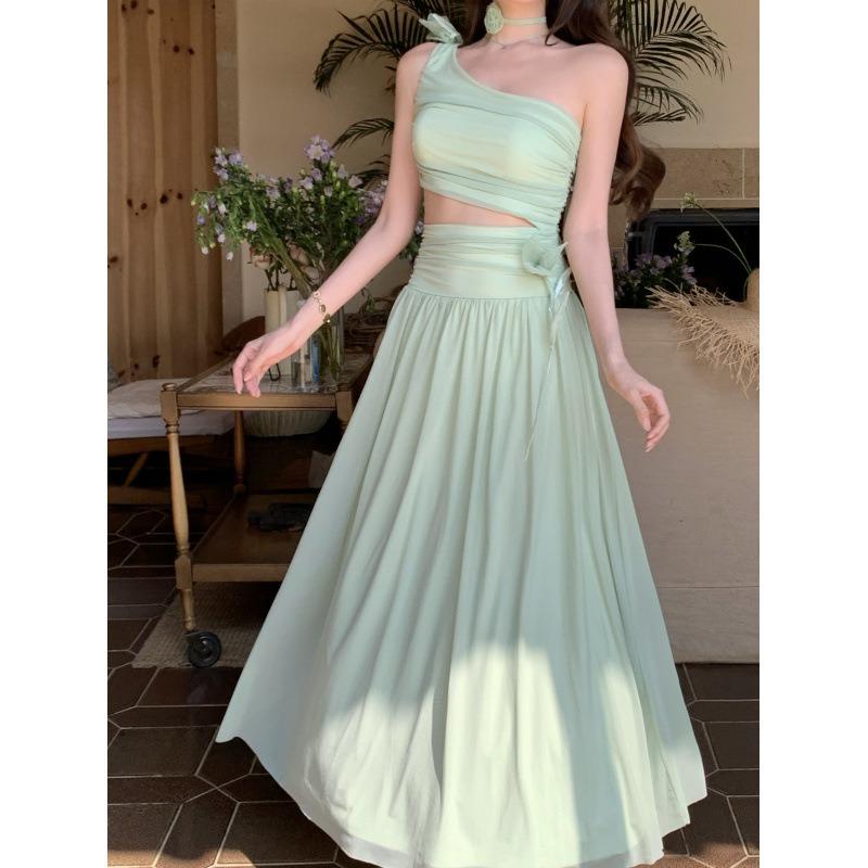 French Niche High-end Cold White Slanted Shoulder Waist Dress Women's Seaside Vacation Super Fairy Dress