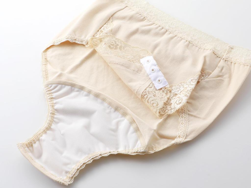 [SAKIKU-EN] Japanese-style Split-crotch Shorts with One-touch Hook Closure, Lace Panties, Beige, ML Size, Easy To Put On and Take Off, Japanese-style
