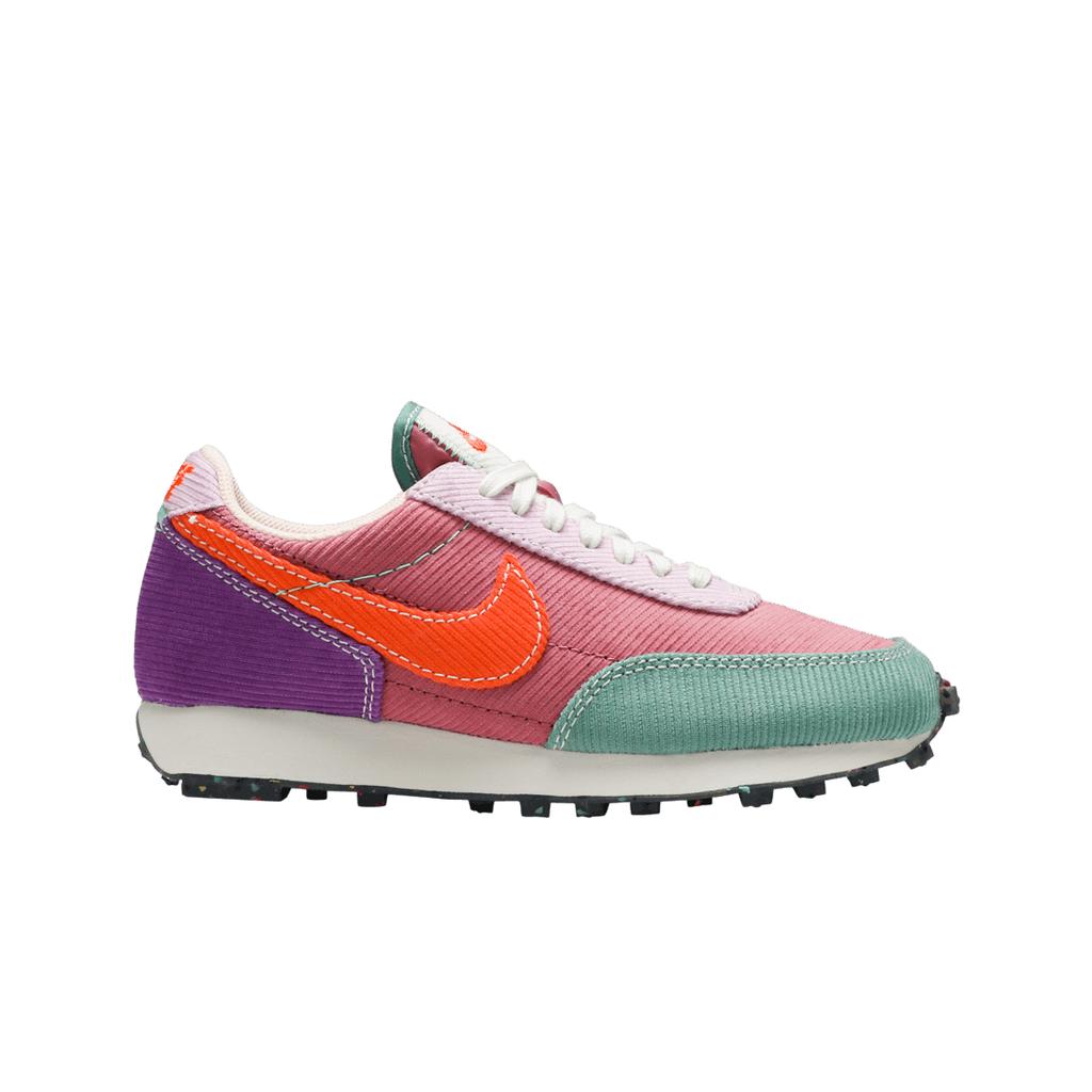 (w) Nike Daybreak Corduroy Desert Berry