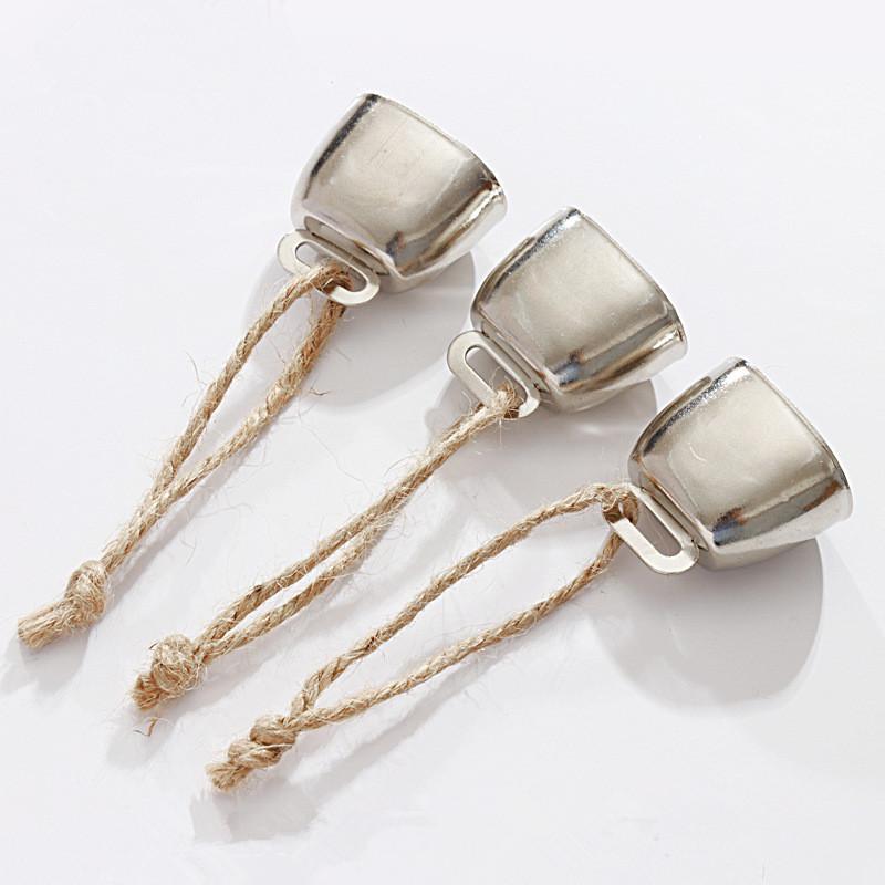 4 szt. Dzwonek w stylu vintage, rustykalny metalowy dzwonek dekoracyjny do zawieszenia z jutowym sznurkiem, dzwonki wietrzne w stylu vintage do powieszenia na ścianie, dekoracja domu