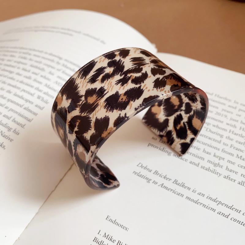 Minimalistyczna bransoletka z żywicy w kolorach gradientowych: Świeża, Słodka, Wszechstronna Bransoletka dla Kobiet