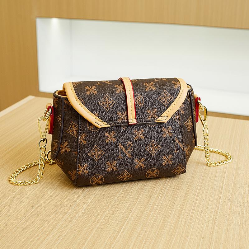 A Small Square Tofu Bag for Summer Women, A Single-shoulder Crossbody Retro Checkered Light Luxury Fashion Bag