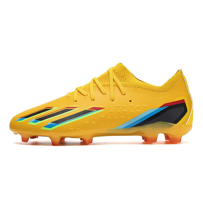Seamless football shoes men's shoes flying knitting outdoor sports artificial grass training football shoes new futsal