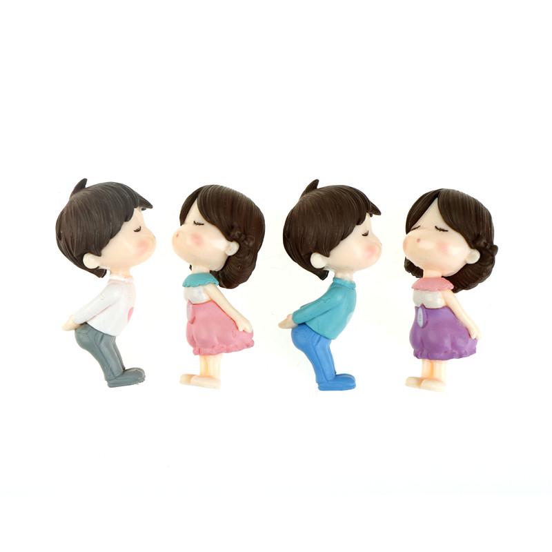 2Pcs Kiss Couple Miniatures For Fairy Garden Gnomes Moss Terrariums Decoration