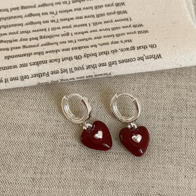 Retro High-End Sense piros olajcsepp szerelem fülbevaló csat női niche személyiség finom divatos ingázó sokoldalú fülbevalók