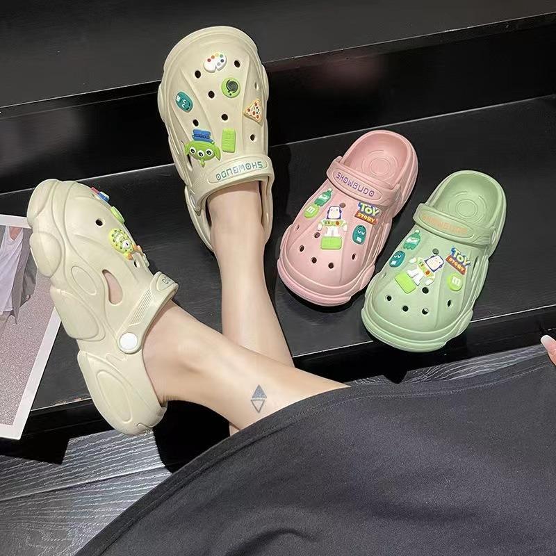 Hole Shoes Bath Light Cute Slippers Women Wear New Versatile Platform Sandals Half Drag Beach Women