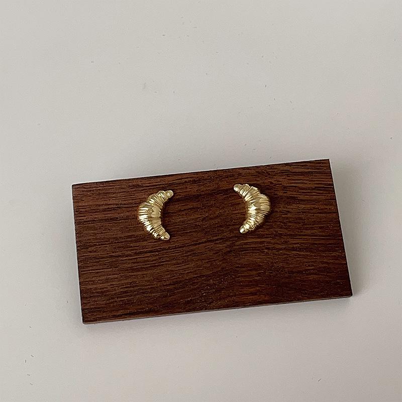 Mini Salty Croissant Earrings: Sweet, Cute, and Versatile Minimalist Design for Women