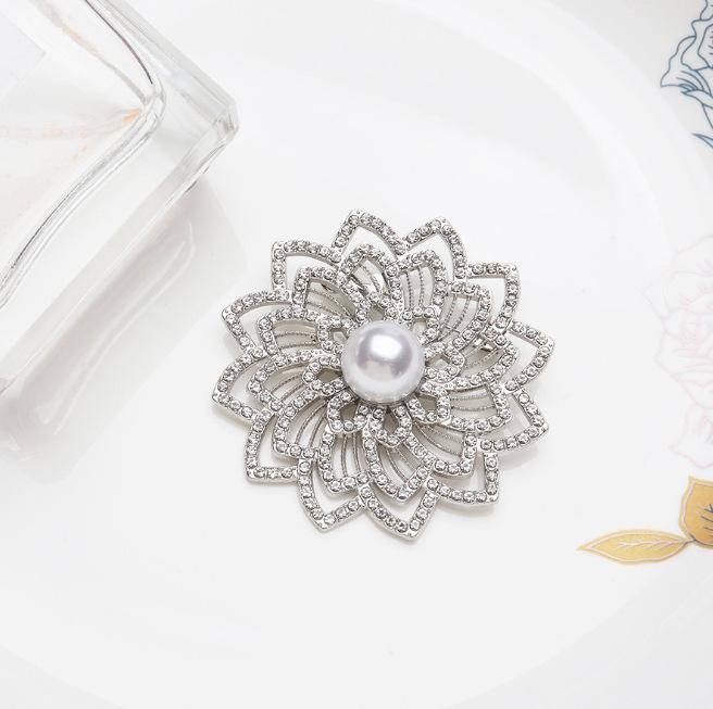 

Women s Clothing Hollow Wave Flower Metal Pins for Clothes Bohemian Fashion Trendy New Wedding Jewelry срібний