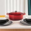 Le Creuset Litý smaltovaný hrnec Signature Cocotte Oval 25 cm Cherry Red Plynová trouba IH kompatibilní s japonskou [Autorizovaný produkt]