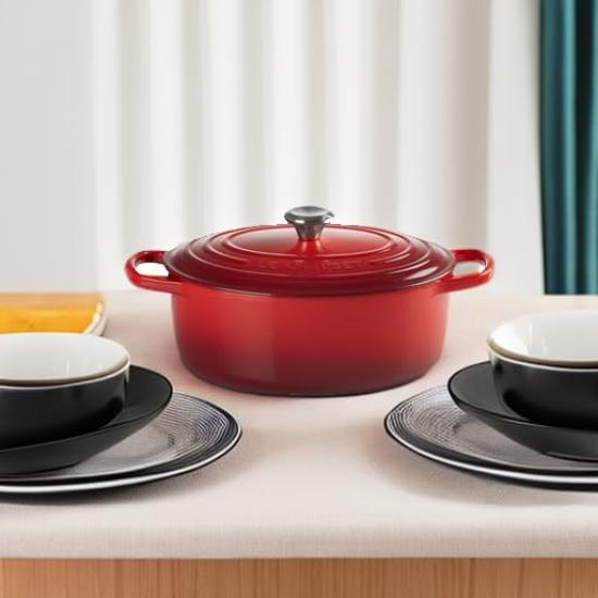 Le Creuset Litý smaltovaný hrnec Signature Cocotte Oval 25 cm Cherry Red Plynová trouba IH kompatibilní s japonskou [Autorizovaný produkt]