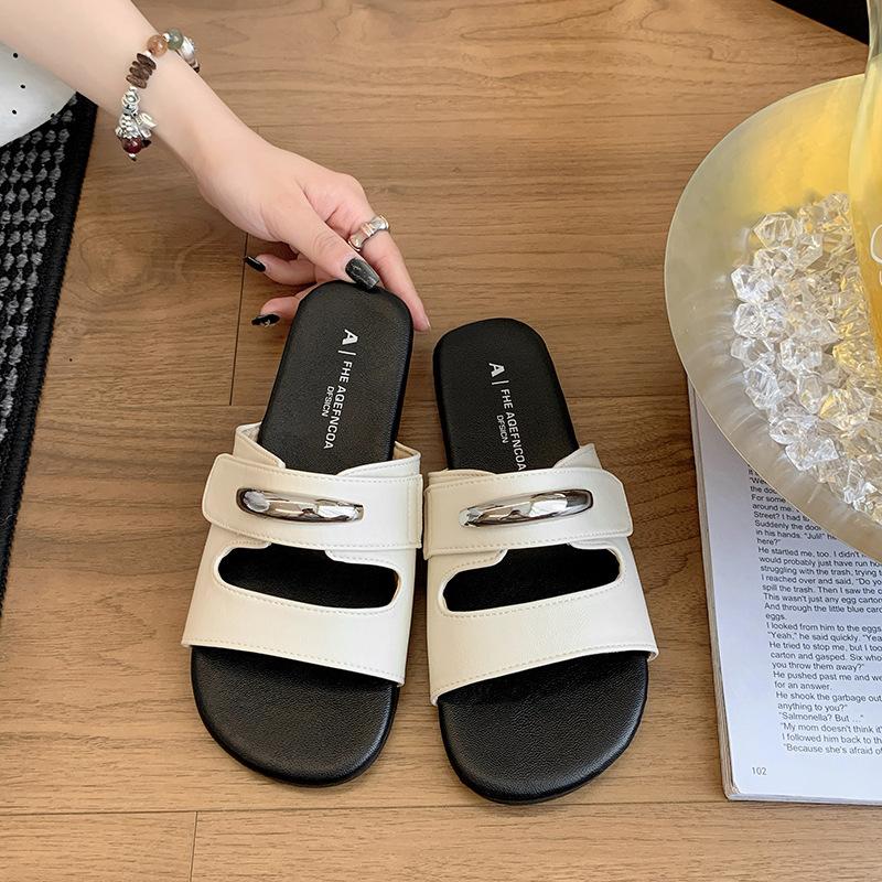 

Metal buckle one-word slippers women s summer wear fashion with skirt seaside French Velcro small sandals 40 срібний