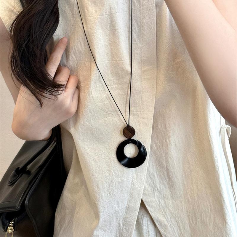 Resin Circle Long Geometric Necklace Modern Minimalist Pendant for Women Layered Statement Party Jewelry Gift for Girlfriend